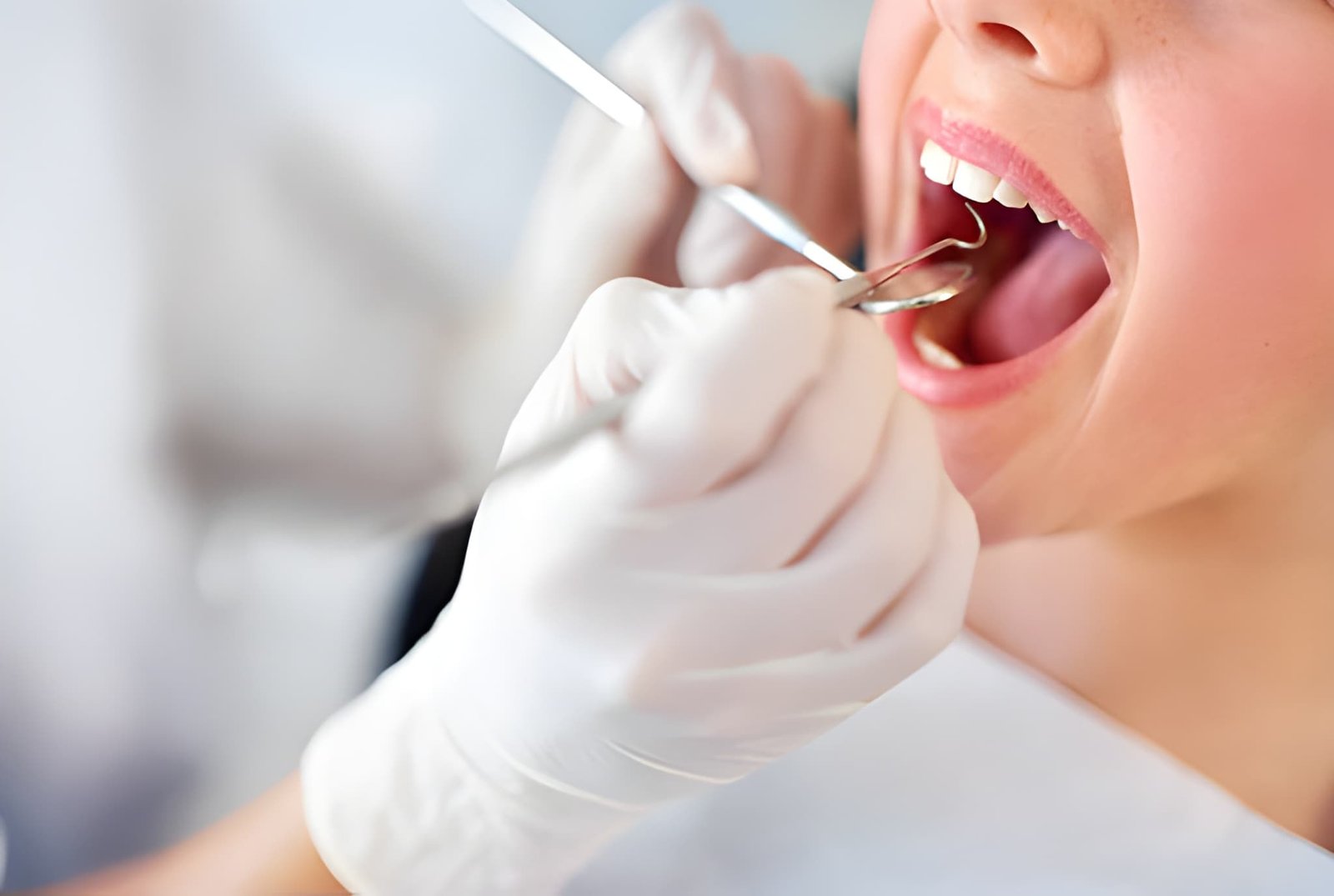 Dentist discussing dental care options with a patient in a dental office in Fort Lauderdale